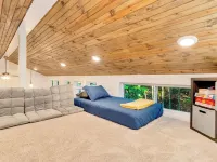 Modern Home with Hot Tub, Grill, Fire-pit and Zip Line Hotels in Dade County