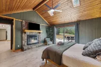 +NEW+Large Family Chalet/Pet Friendly/Game Room & Bar/Close to Downtown Murphy