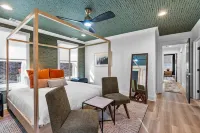 Sunshine on Hedgewood, 4 bedrooms 3 and a half baths. Minutes from Downtown Hotels in Red Bank