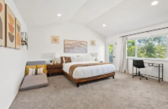 Yosemite Oasis - Mountain Views with Pool and Hottub