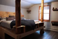 Llama House Adk Hotels in Chester