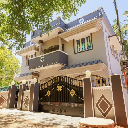 Hotel Bluemoon Отели в г. Тирунелвели
