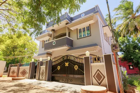 Hotel Bluemoon Отели рядом с достопримечательностью «Anna nagar park»