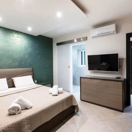 Luxury Apartment in Gzira close to Sliema 3 BR Apartment Sleep 8