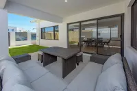 5 O Clock Somewhere - Beachside Retreat