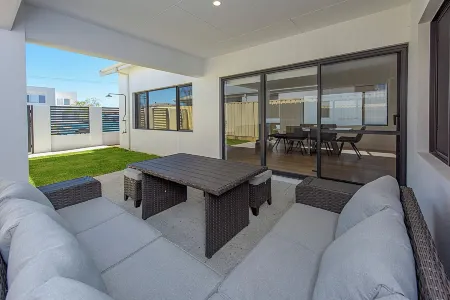 5 O Clock Somewhere - Beachside Retreat Отели в г. West Busselton