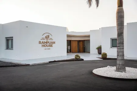 Kyuka Surfclub Отели в г. Тиндайя