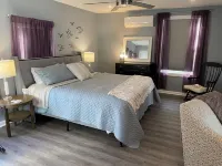 Teal Bay Getaway- Waterfront, 2 Masters, Pet Friendly, 5+ Bedrooms, Sleeps 17+