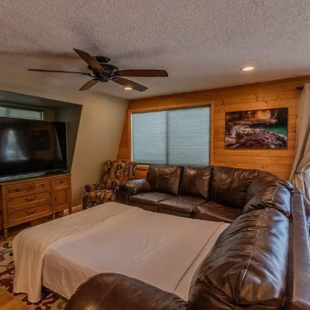 Relaxing retreat in Duck Creek, lots of exciting adventures inside and out