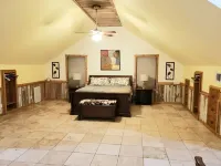 Cozy King Suite  with WiFi, AC in lovely Bastrop!