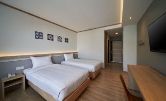 Prom Hotel