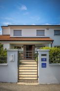 Terra Magica Deluxe Apartment or Room with Private Parking, Terrace and Sea View
