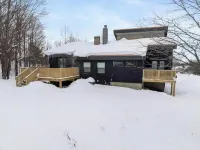 Boyne Mountain RetreatPet Friendly, WI-FI, Linens, 2 Car Garage