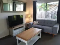 Cosy Buderim home away from home