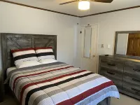 Hidden gem, 2BR-2 Living, quiet neighborhood Hotels in Plattsburgh