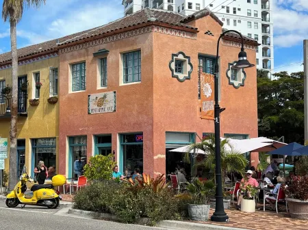 Quaint Historic Apartment in Walkable Downtown #5