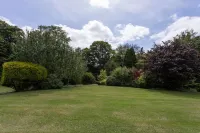 Luxury country retreat with extensive leisure facilities Hotels near Totteridge Baptist Church