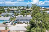 May Specials • Walk to Beach • Pool • Private Sun Deck • New Kitchen