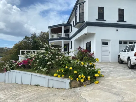 Spacious new villa in Grenada with amazing views and a pool