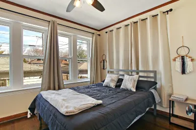 6BR Chicago Gem: Prime, Safe, Family-Friendly Hub Hotels near Spirit Airlines