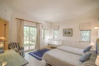 Spacious 4 bedroom villa in quiet location with sea views Các khách sạn ở Almansil