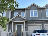 3-Bed Beauty with Scenic Backyard Views In Niagara