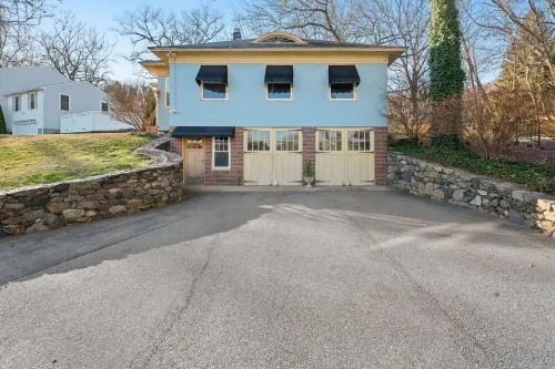 Weymouth Hill Station. Hillside cottage retreat with water views
