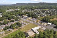 3BR Cherrydale Retreat Pet-Friendly Near Downtown Hotels in Sans Souci