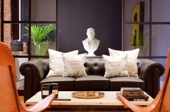 BEAUTIFUL DESIGN FLOOR IN THE CENTER FOR 6 PEOPLE