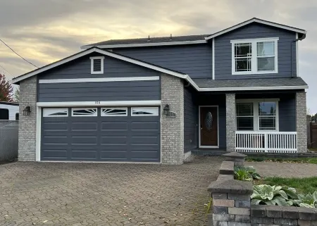 Large Independence House for Families & Groups