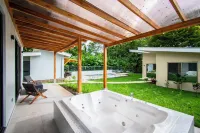 Villa El Perezoso, hot tub, close 2 beach!