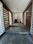 Tropical House with Historic Charm, WiFi, Private Bathrooms and Workspaces