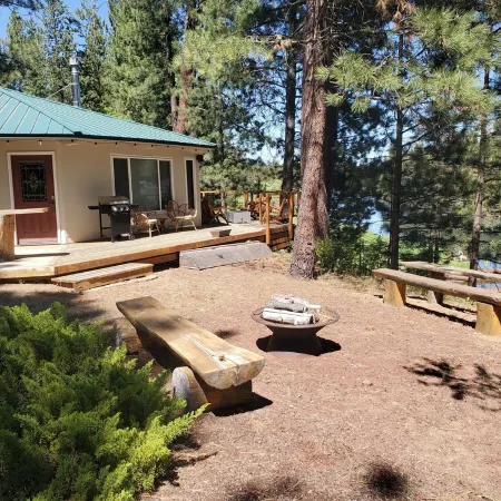 Riverfront Cabin - Sunriver/Mt.Bachelor, HotTub, Pet Friendly!