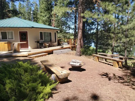 Riverfront Cabin - Sunriver/Mt.Bachelor, HotTub, Pet Friendly!