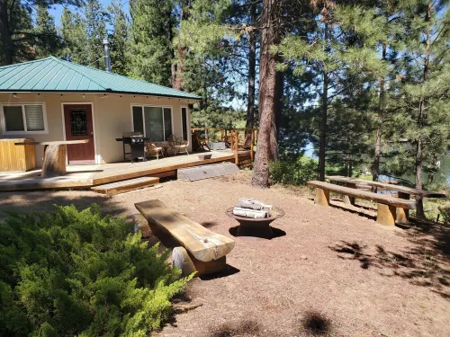 Riverfront Cabin - Sunriver/Mt.Bachelor, HotTub, Pet Friendly!
