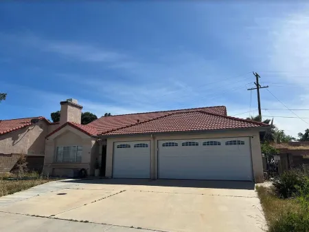 Beautiful and cozy home in Palmdale, CA! Отели рядом с достопримечательностью «Блэкберд Эйрпарк»