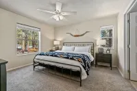 La Hacienda BV: Family-friendly cabin nestled on 2 acres in the woods