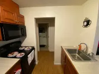 Cozy apartment steps from Christ Hospital, UC and minutes to downtown!