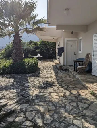 Large modern 4 bed/bath villa overlooking sea & fishing village (sleep 10) Отели в г. Эпидавр