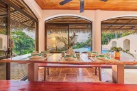 Gorgeous Villa with Breathtaking Ocean Views Hotels in Savegre