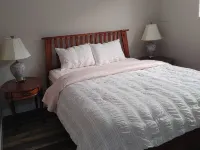 1Bed  1Bath Apartment  Quiet, close to park, beach,  biking and walking trails Hotels in Arnprior