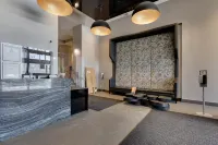 Next to Bmo/saddledome Downtown Calgary 2 bedroom Penthouse style condo sleep 6