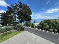 Luxury clifftop retreat in Tindalls Bay, Whangaparaoa Peninsular, Auckland