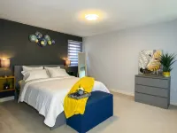 6BR • Sleeps 12 • Stocked Kitchen • 10-Min Stroll to Lake Huron Hotels in Sarnia
