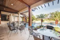 Chic 2-bedroom apartment with WiFi, balcony with mountain views pool in Río Oro