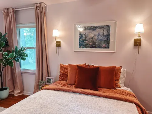 Rainbow Retreat ~ 3-bedroom fun loving home full of color! - Homestays