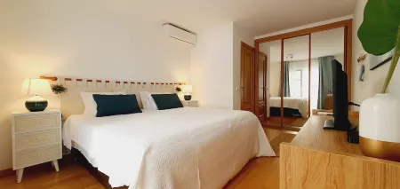 T1 Cozy Beachfront Apartment 'Free Wi-Fi' Отели в г. Консейсан