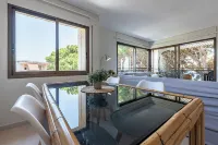 Can Costelles - Ático en Primera Línea con Vistas al Mar, Piscina y Parking