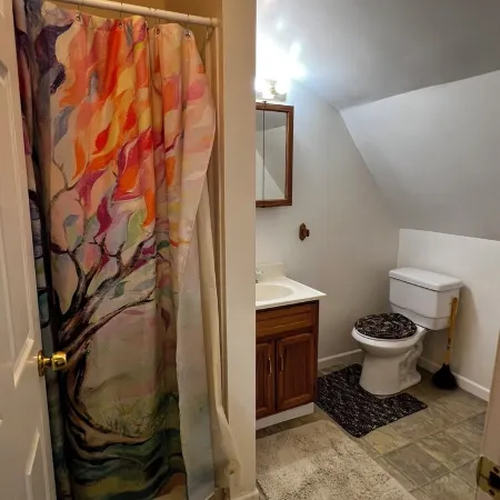 CozyStudio sitting on 2.5 acres on Hubbard Lake with WiFi, AC