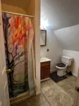 CozyStudio sitting on 2.5 acres on Hubbard Lake with WiFi, AC